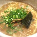 キャンプの朝に食べるカップラーメンの魅力
